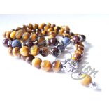 Mala tigrisszemmel, zafírral, vörös gránáttal